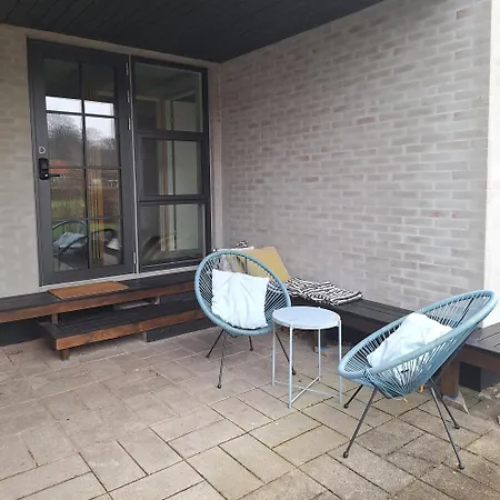 Garden Apartment *